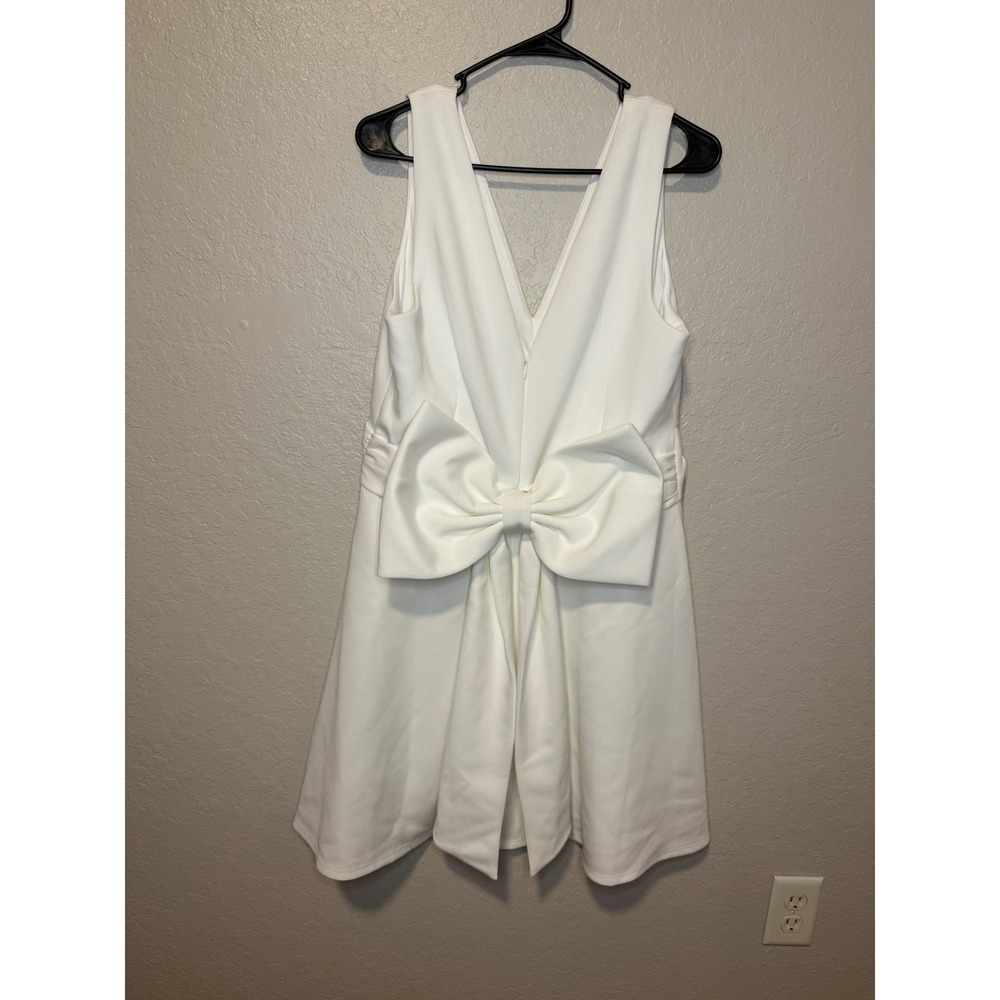 Ivy + Blu White Cocktail Party Dress Sleeveless V Neck Fit & Flare Bow Back - Picture 4 of 6